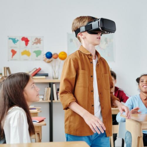 (Giáo dục & Dạy học) Ứng dụng VR trong học Toán